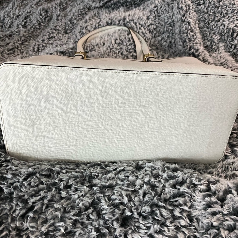 White Micheal Kors purse - Picture 3 of 6